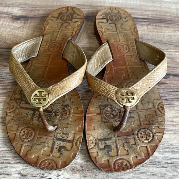 Tory Burch Leather Thong Thora Sandals Embossed Gold Hardware 7 - Picture 1 of 7
